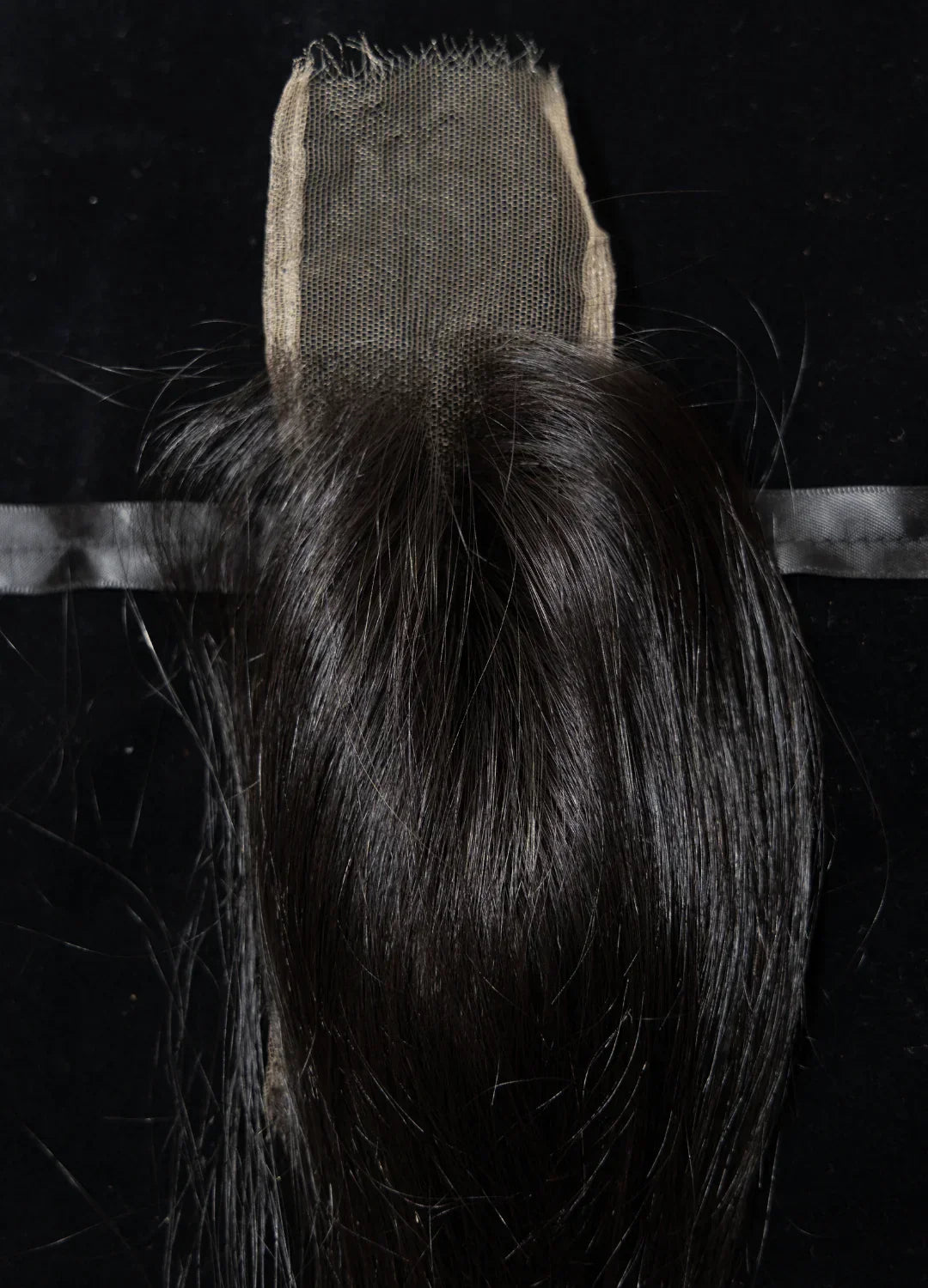 Fermeture en dentelle de cheveux noirs naturels sur fond noir